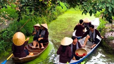 Về miền Tây mùa nước nổi, chọn tour nào để không “hớ”?