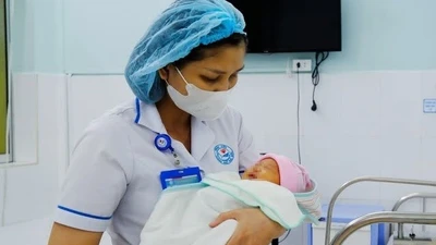 Cứu sản phụ bệnh tim nặng sinh con lần thứ 5
