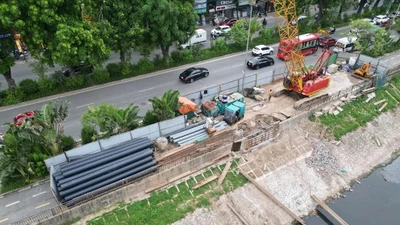 Công trường xử lý nước thải Yên Xá cắt đôi đường cho xe đạp