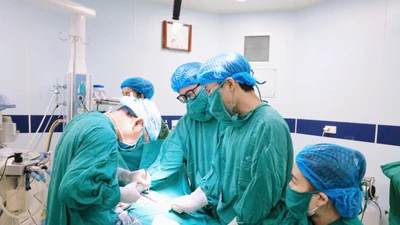 Phẫu thuật tạo hình hậu môn thành công cho bé gái 1 tháng tuổi