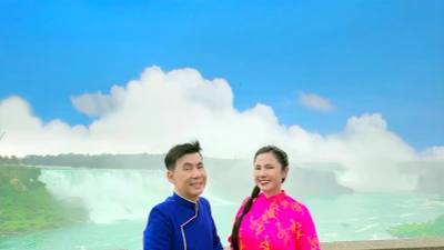 Đoan Trường - Việt Trinh mặc áo dài chụp ảnh tại Canada