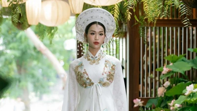 Á hậu Chuyển giới Nguyễn Cao Minh Anh nền nã với áo dài