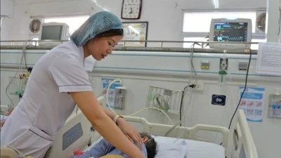 Ổ loét, sốt cao, bệnh nhân đái tháo đường tai biến bị nhiễm khuẩn huyết