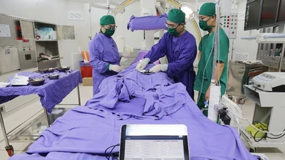Thay máy tạo nhịp tái đồng bộ cơ tim cho bệnh nhân 72 tuổi