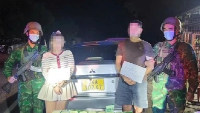 Đôi nam nữ vận chuyển 17kg ma tuý, 6.000 viên thuốc lắc qua biên giới
