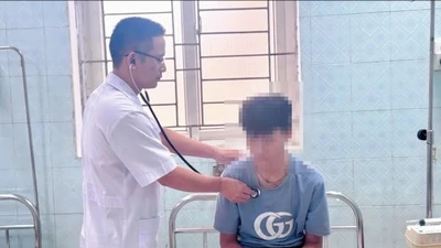 Khó thở, tức ngực bệnh nhi 13 tuổi tràn khí màng phổi do vỡ kén khí