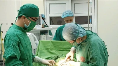 Phát hiện sớm, xử trí nhanh, cứu sống hai mẹ con sản phụ bị rau bong non