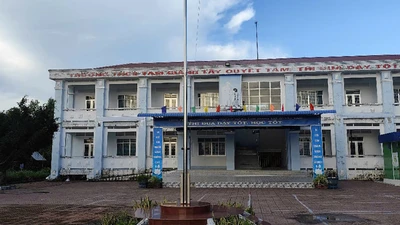 Hiệu trưởng tham ô 10 triệu bị 7 năm tù, đồng nghiệp nói gì?