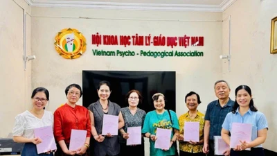 Kinh nghiệm và sáng kiến trong triển khai chỉ thị, nghị quyết, văn kiện của Đảng 