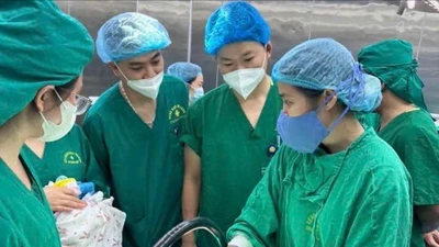 Hai bệnh viện phối hợp cứu sản phụ viêm phúc mạc ruột thừa