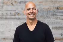 “Cha đẻ iPod” muốn trở lại Apple làm CEO