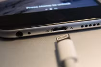  Bỏ qua thông báo này, iPhone có thể hỏng vĩnh viễn