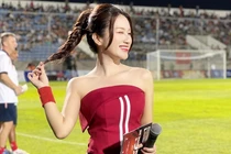 Nhan sắc đời thường của MC Linh Nắng khiến fan “ngất ngây”