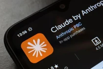 Anthropic tố DeepSeek “hút cạn” Claude bằng 24.000 tài khoản giả 