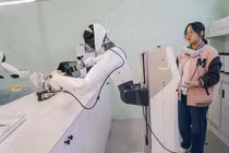 Nhà máy Trung Quốc biến robot hình người thành hiện thực