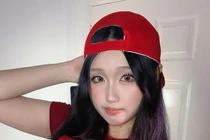 Julia Hà hóa Anh Hai bán phở, fan rần rần vì quá nóng bỏng