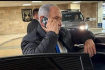 Thủ tướng Israel dán kín camera điện thoại