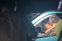 Giải cứu cô gái bị thanh niên dùng dao khống chế 