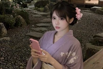 Hà Phương Boo đốn tim game thủ với màn đu trend “váy xanh”