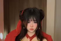 Nữ streamer khoe màn cosplay cực nóng khiến fan đứng hình 