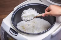 Nồi cơm điện ngốn tiền điện vì thói quen nhiều người mắc 