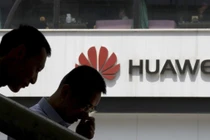 Bị Huawei sa thải, kỹ sư từng được khen phải đi quét rác