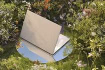 ASUS gây sốt với laptop AI siêu nhẹ, thiết kế biết “chạm” 