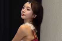 Jeong Soyeon gây sốt với bộ ảnh Noel trong Heroines through my lens