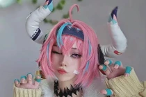 Nữ coser ngoại quốc gây bão với màn cosplay 10 điểm