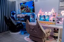 Hot girl khoe góc gaming “bãi biển” khiến dân mạng phát sốt 