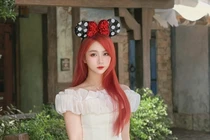 Nữ streamer Châu Mòe gây sốt khi chụp ảnh cùng Kaka