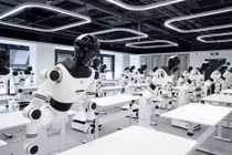 Trung Quốc mở “lò” huấn luyện robot, lao động phổ thông lo mất việc