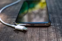 Không phải phụ kiện USB nào cũng an toàn cho điện thoại 