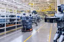 Robot hình người Trung Quốc vỡ mộng khi bước vào nhà máy