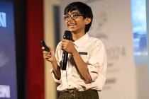 Thần đồng AI 16 tuổi tự lập startup tuyển cả bố vào làm