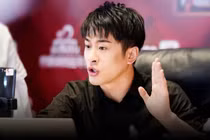 “Vua livestream” Trung Quốc ngã ngựa vì bê bối băng vệ sinh