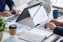 Deloitte lộ bê bối dùng AI viết báo cáo triệu đô