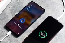  iPhone, Samsung hay điện thoại Trung Quốc đúng trong tranh cãi sạc pin?