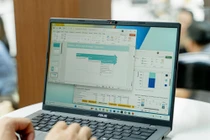 Laptop giúp Gen Z “cân” học, làm và giải trí cả ngày 