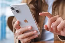 Apple cảnh báo, iPhone dễ bị hack chỉ với một cú chạm