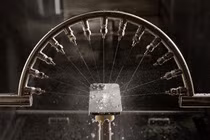 Bên trong phòng lab Apple “tra tấn” iPhone khắc nghiệt