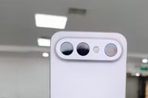 “Siêu điện thoại mini” 13 triệu khiến flagship chao đảo