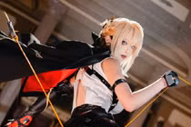 Hot coser 3 triệu follow hóa thân “bò sữa” khiến fan chao đảo