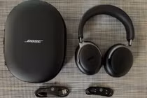 Tai nghe giá ngang smartphone, vì sao vẫn cháy hàng?