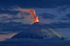 7 núi lửa đồng loạt trỗi dậy sau động đất khiến Nga rung chuyển