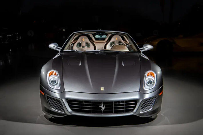 "SA" là viết tắt của Sergio và Andrea Pininfarina (lần lượt là con trai và cháu trai của nhà sáng lập công ty Battista “Pinin” Farina). Trong khi đó, Aperta là một cái tên tự giải thích, ám chỉ thân xe mui trần từ này có nghĩa là “mở” trong tiếng Ý.