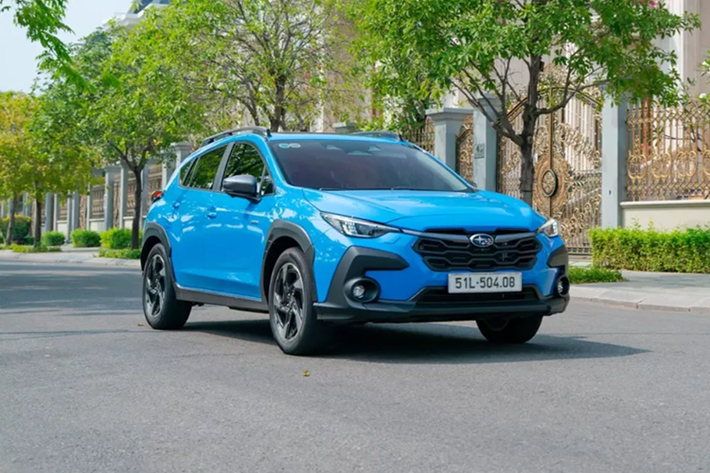 Động cơ kết hợp với hộp số tự động biến thiên vô cấp CVT với 8 cấp số ảo và hệ dẫn động 4 bánh toàn thời gian đối xứng. Thứ hai là hệ truyền động hybrid eBoxer với máy xăng 4 xi-lanh, dung tích 2.0L, cho công suất tối đa 148 mã lực và mô-men xoắn cực đại 196 Nm.