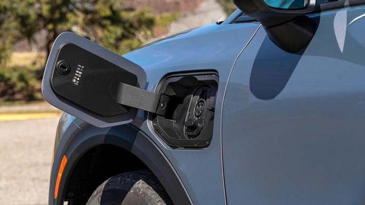 Các hình ảnh phác thảo rò rỉ cho thấy Bolt EV thế hệ mới sẽ có thiết kế hiện đại, gọn gàng hơn, mang hơi hướng crossover với ngôn ngữ thiết kế tối ưu khí động học.