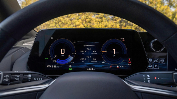 Chevrolet Bolt từng là một trong những mẫu xe điện phổ thông bán chạy nhất Bắc Mỹ, trước khi gặp sự cố pin buộc GM phải triệu hồi hàng loạt vào năm 2021.