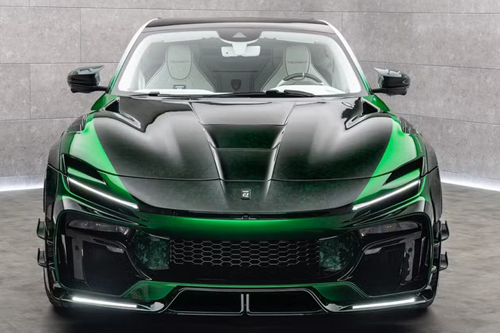 Mansory đã chiếc SUV V12 này trở thành chiếc xe sở hữu nhiều phụ kiện đắt đỏ nhất như cánh gió làm từ sợi carbon, cánh lớn, chi tiết trang trí và vòm bánh mở rộng... Chất lượng hoàn thiện của Mansory là hoàn hảo nhưng phong cách ngoại hình này thật khó có thể cảm nhận.